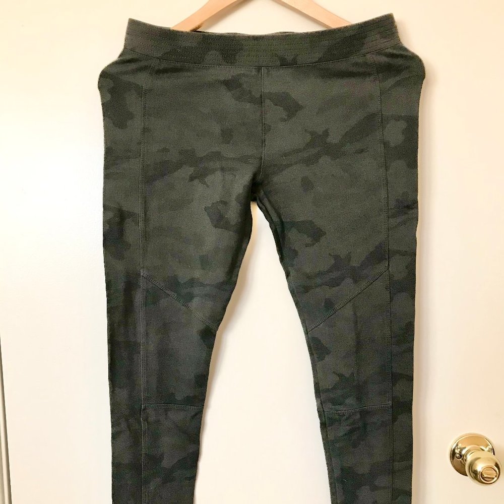 Mudd Dark Gray Camo Leggings – Size M (Fits like Small)